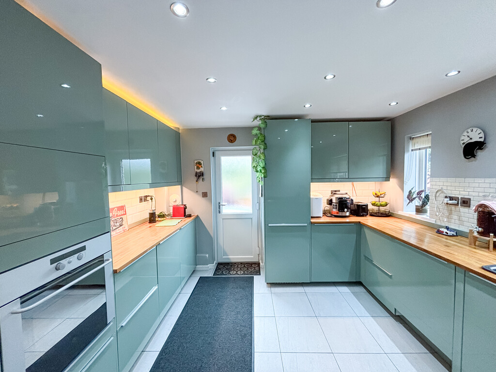 3 bed detached house for sale in Julian Heights, Fleur De Lis, NP12  - Property Image 3
