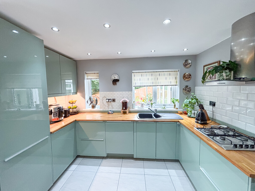3 bed detached house for sale in Julian Heights, Fleur De Lis, NP12  - Property Image 6