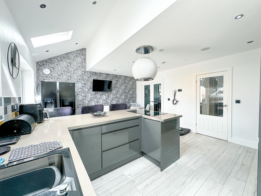 3 bed semi-detached house for sale in Sannan Street, Aberbargoed - Property Image 3
