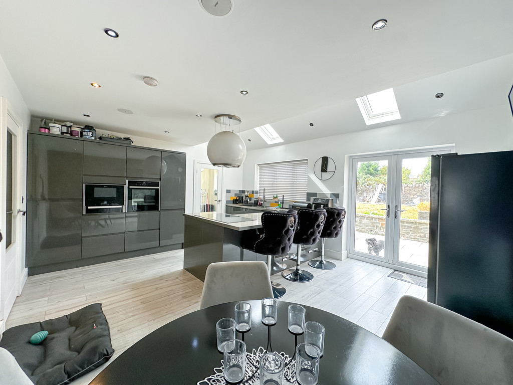 3 bed semi-detached house for sale in Sannan Street, Aberbargoed - Property Image 5