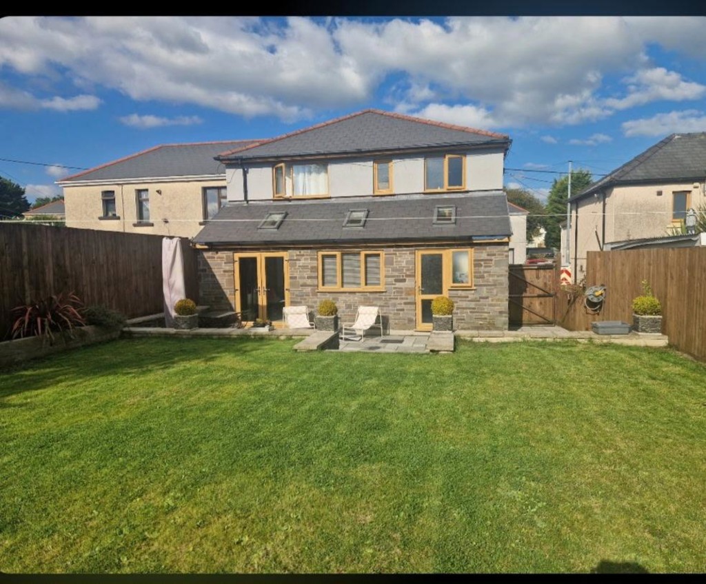 3 bed semi-detached house for sale in Sannan Street, Aberbargoed - Property Image 17
