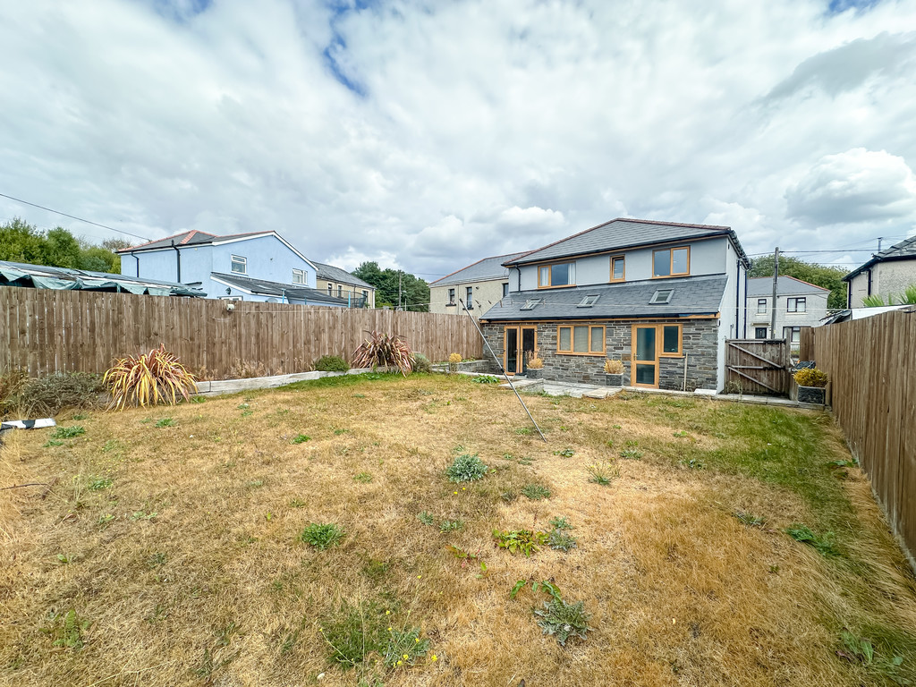 3 bed semi-detached house for sale in Sannan Street, Aberbargoed - Property Image 18