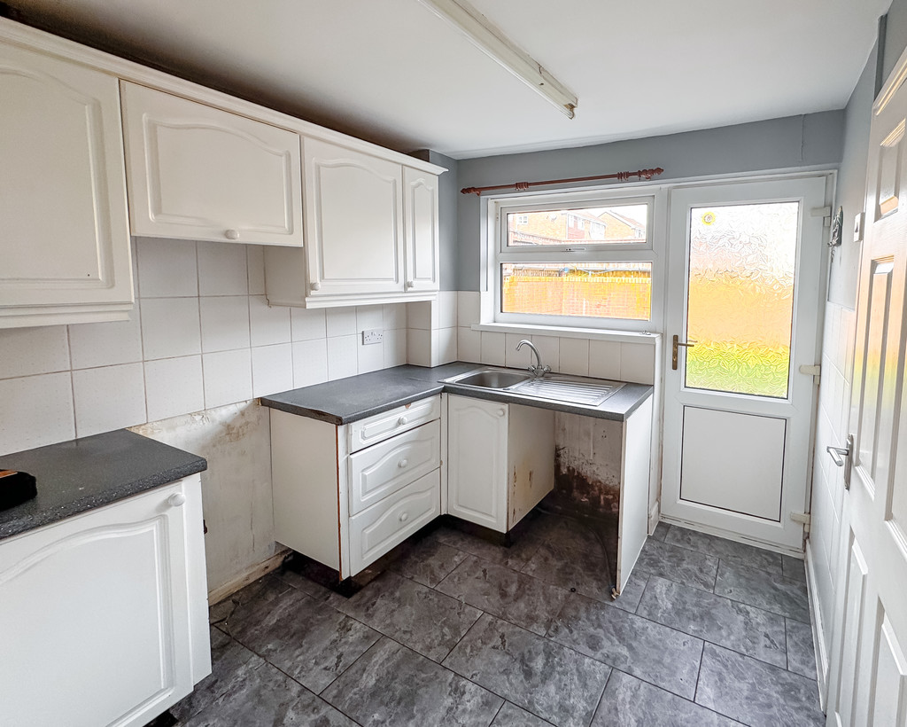 3 bed semi-detached house for sale in Penmaen Close, Cefn Hengoed  - Property Image 5