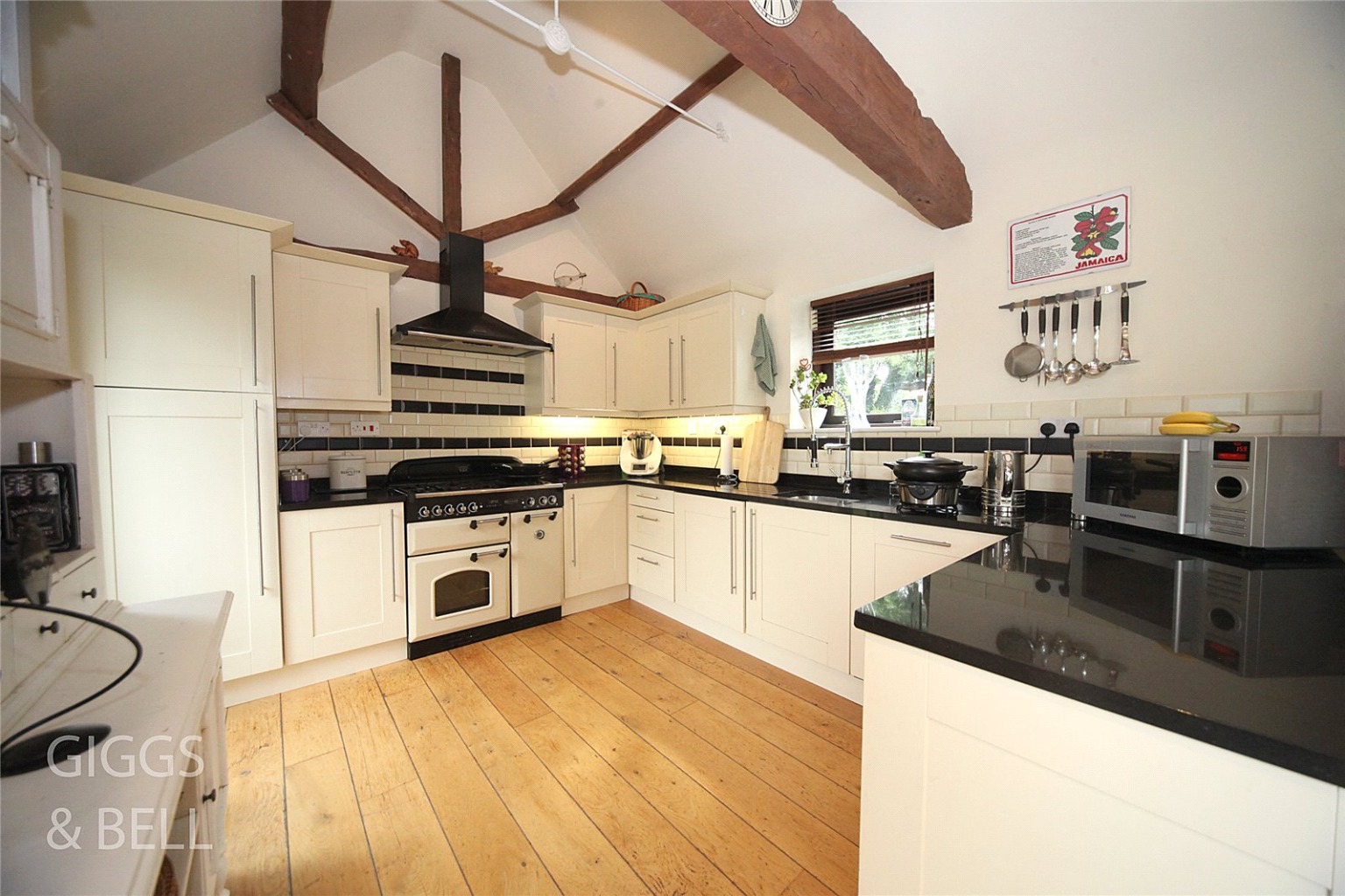 3 bed detached house for sale in Sundon Road, Luton 5