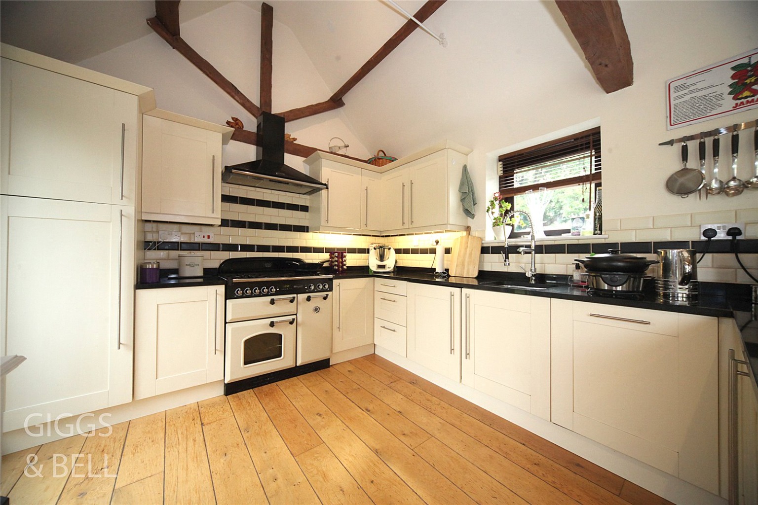 3 bed detached house for sale in Sundon Road, Luton 7