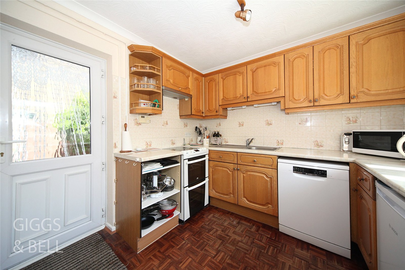 3 bed detached house for sale in Graham Gardens  - Property Image 10