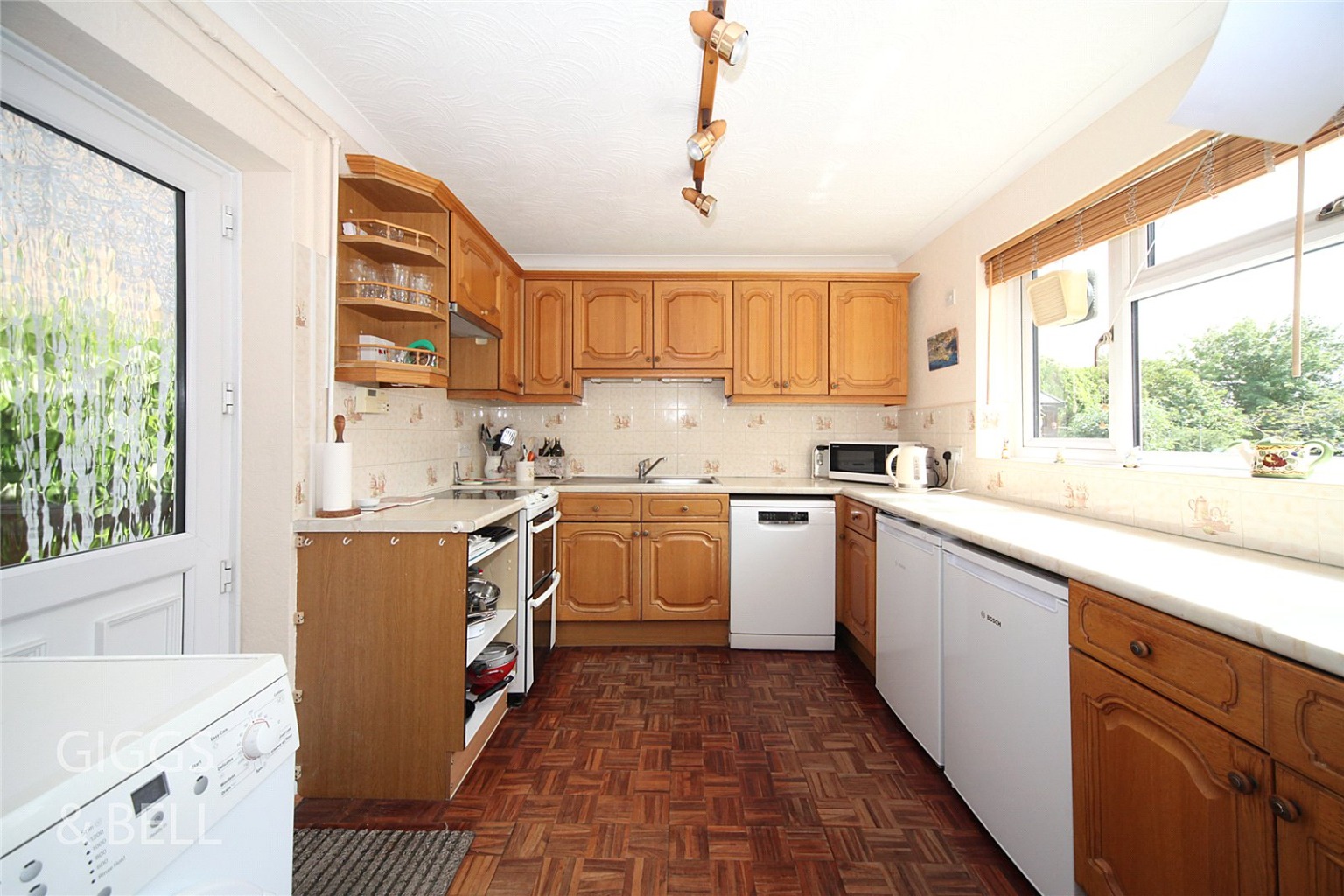 3 bed detached house for sale in Graham Gardens 8