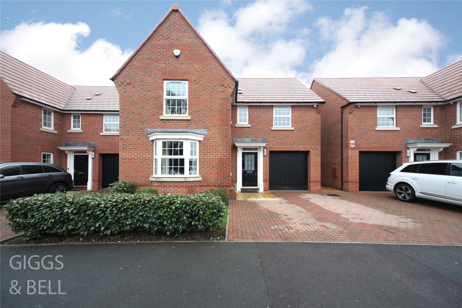 4 bed detached house for sale in Clinton Avenue, Luton - Property Image 1