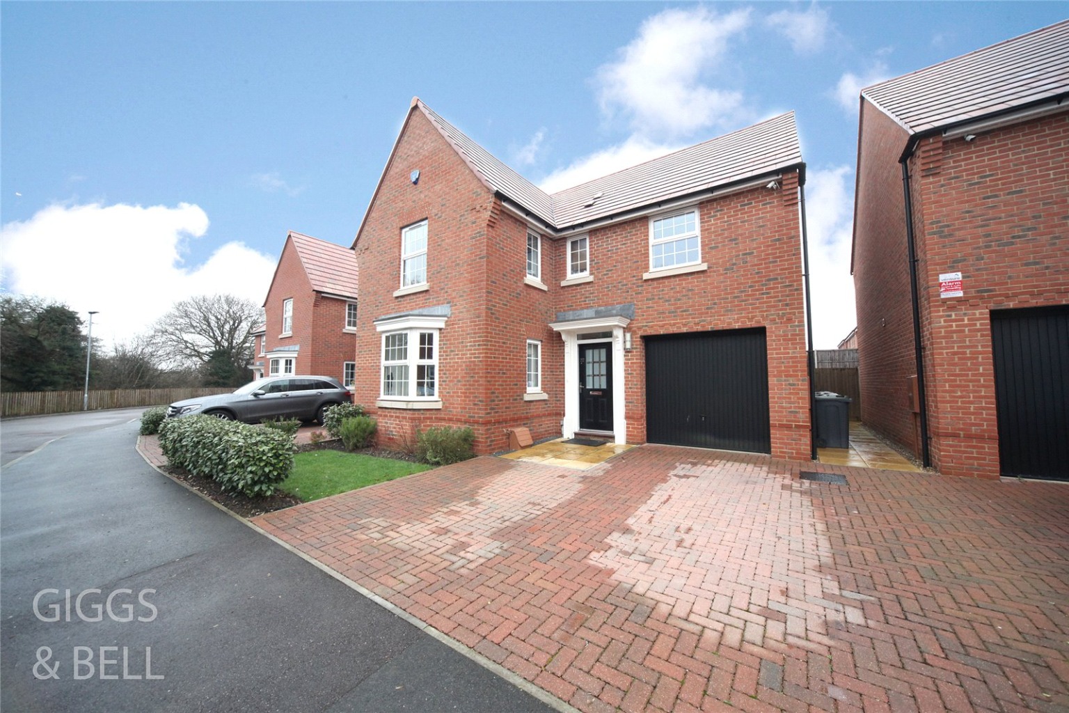 4 bed detached house for sale in Clinton Avenue, Luton 1