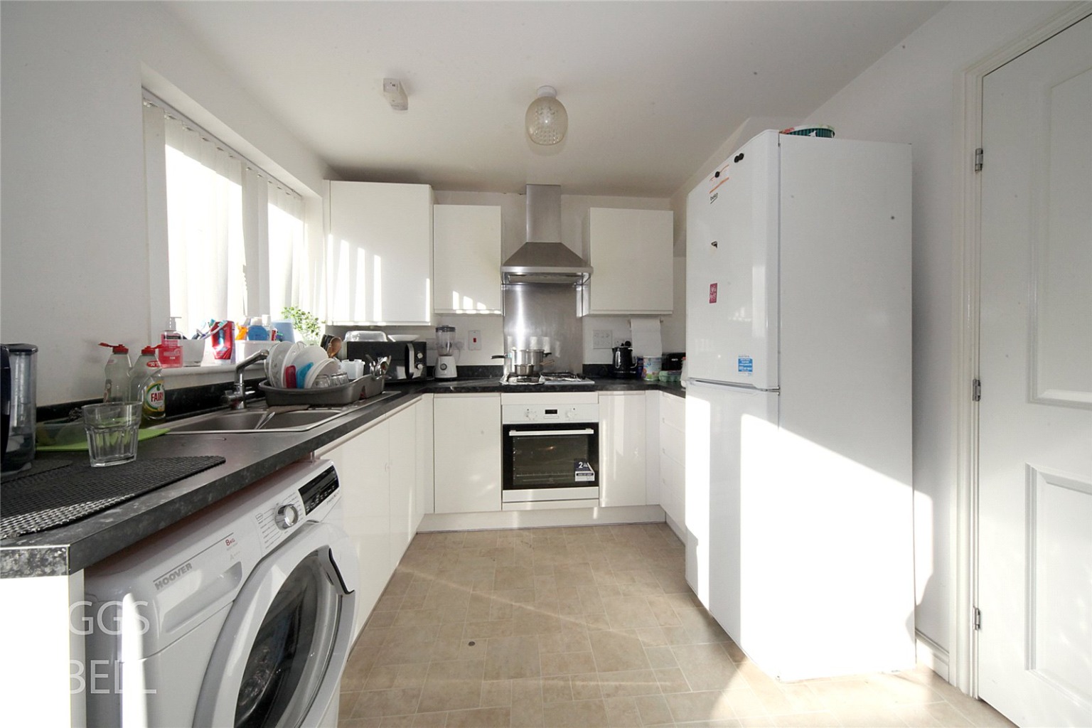 3 bed end of terrace house for sale in Guardian Way, Luton 4