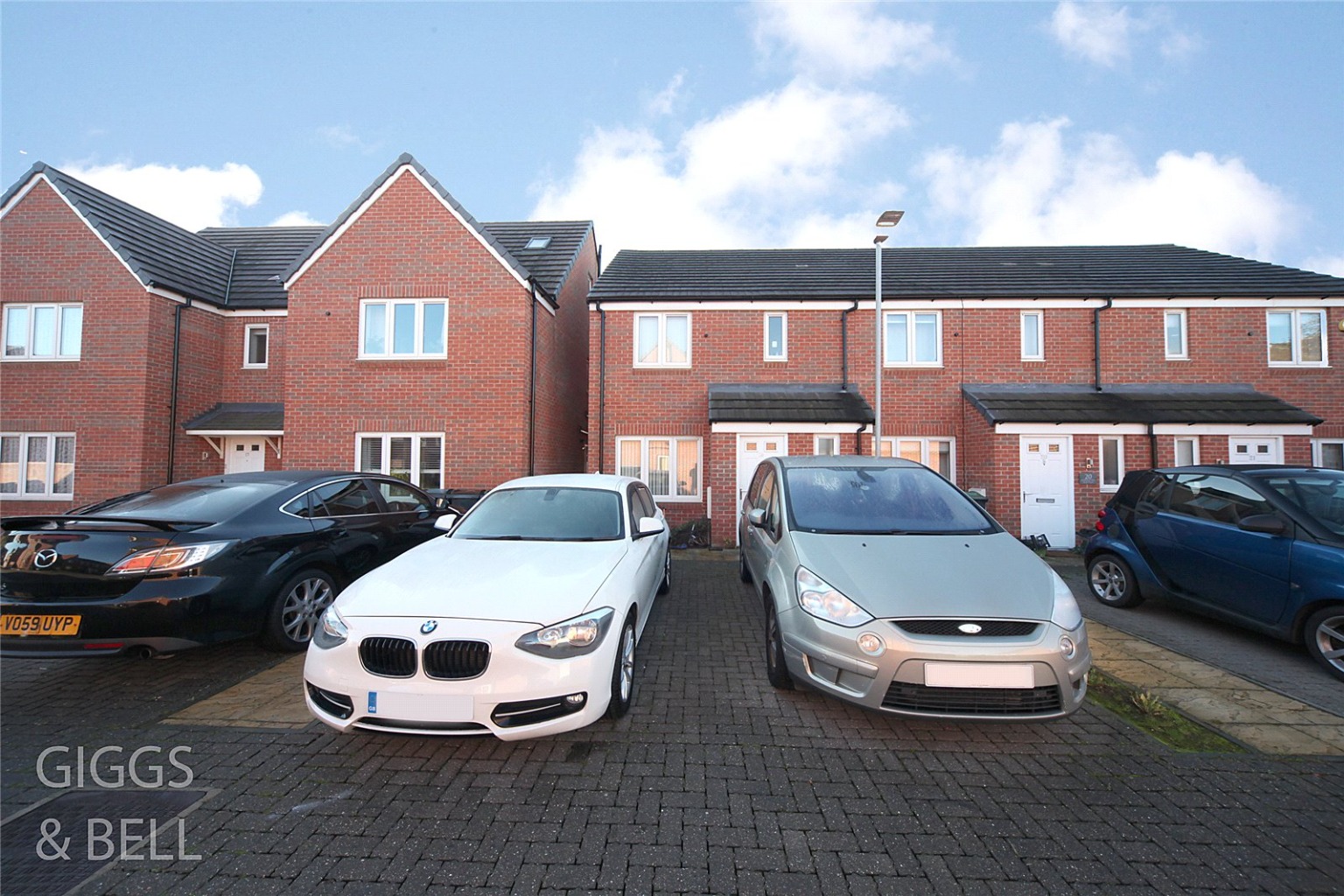 3 bed end of terrace house for sale in Guardian Way, Luton, LU1 