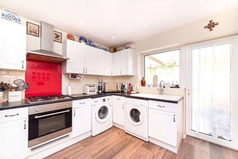 3 bed semi-detached house for sale in Hillary Crescent 6