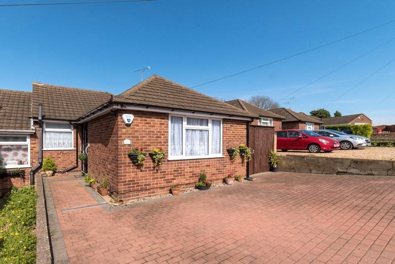 3 bed semi-detached house for sale in Hillary Crescent - Property Image 1