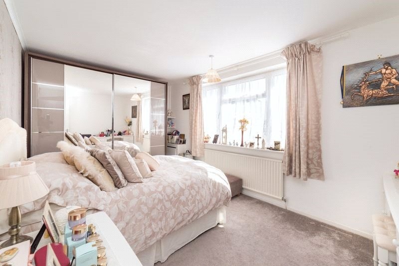 3 bed semi-detached house for sale in Hillary Crescent 9