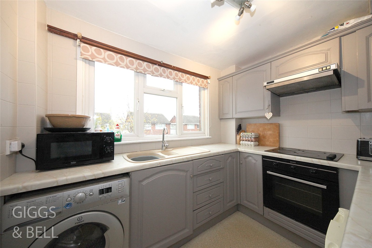 3 bed terraced house for sale in Brendon Avenue  - Property Image 5