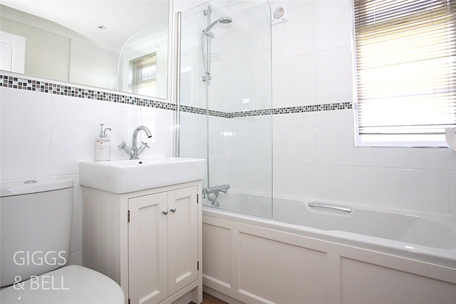 2 bed detached house for sale, Shefford 17