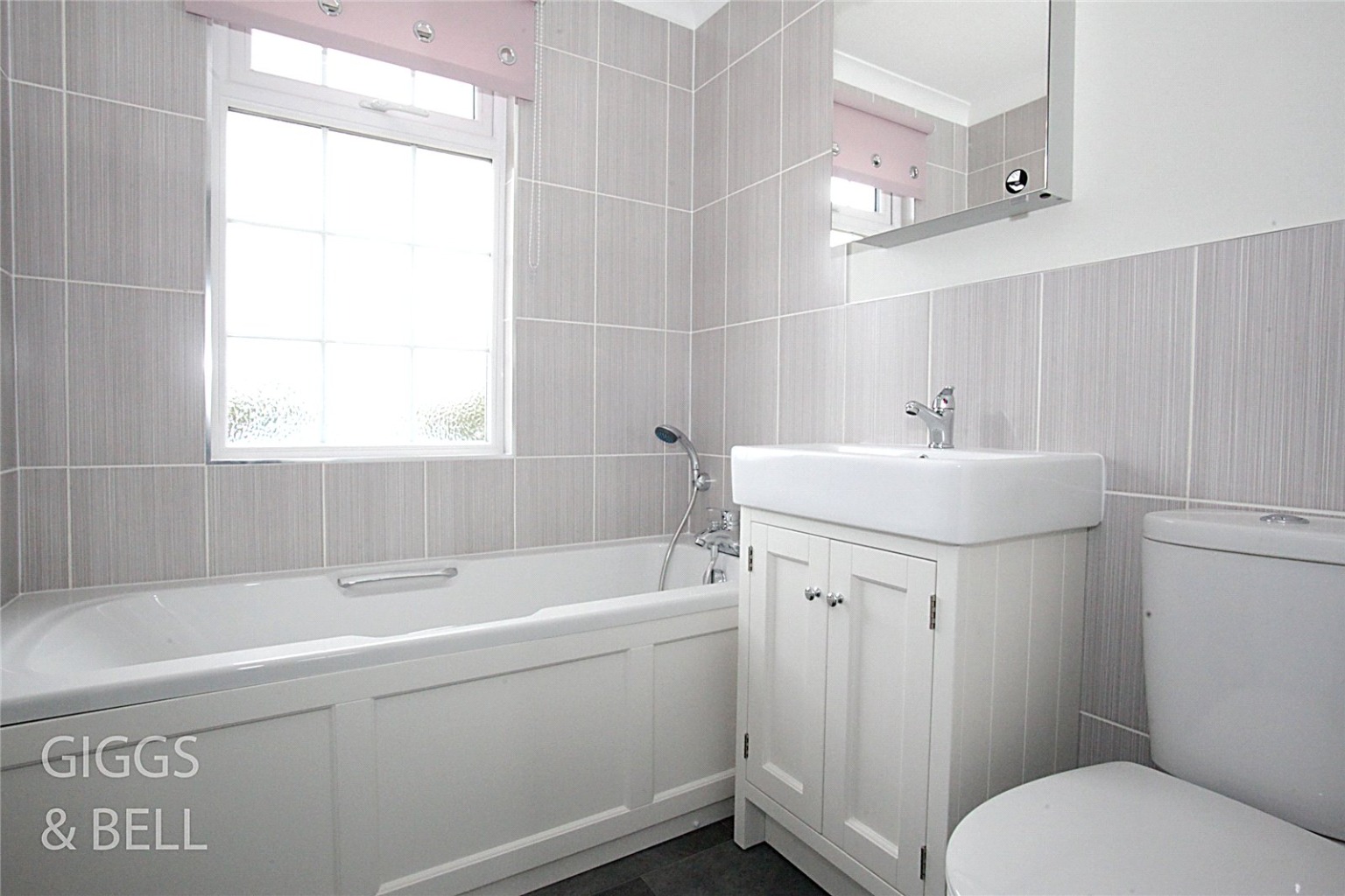 2 bed park home for sale in Woodside Home Park, Luton  - Property Image 8