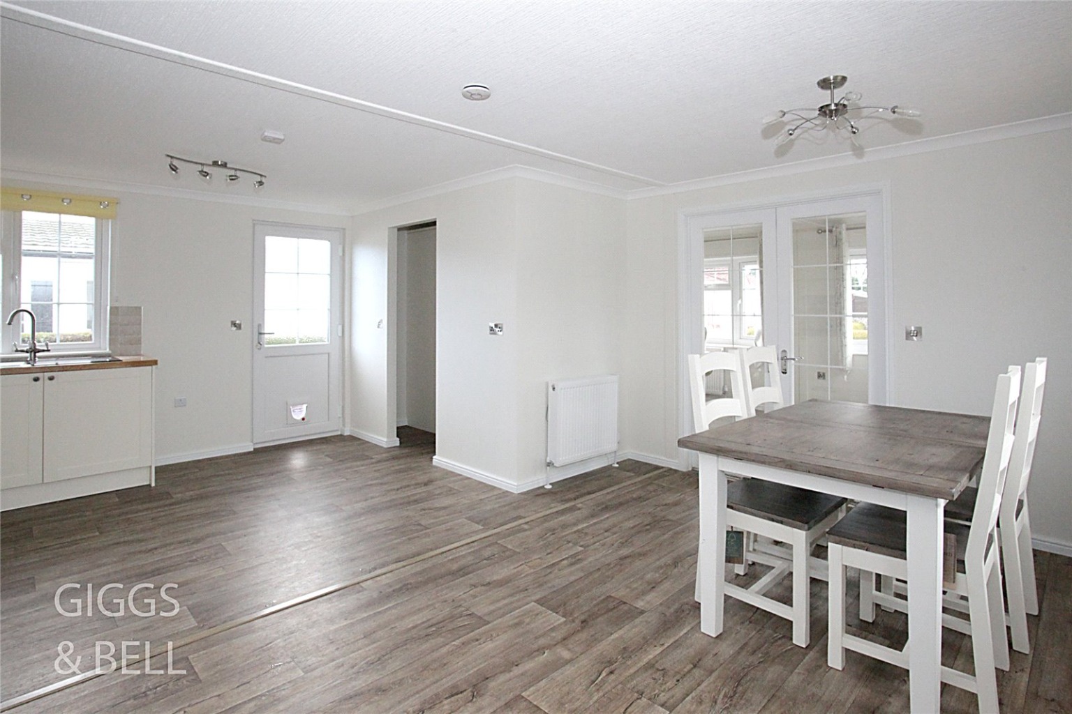 2 bed park home for sale in Woodside Home Park, Luton  - Property Image 2