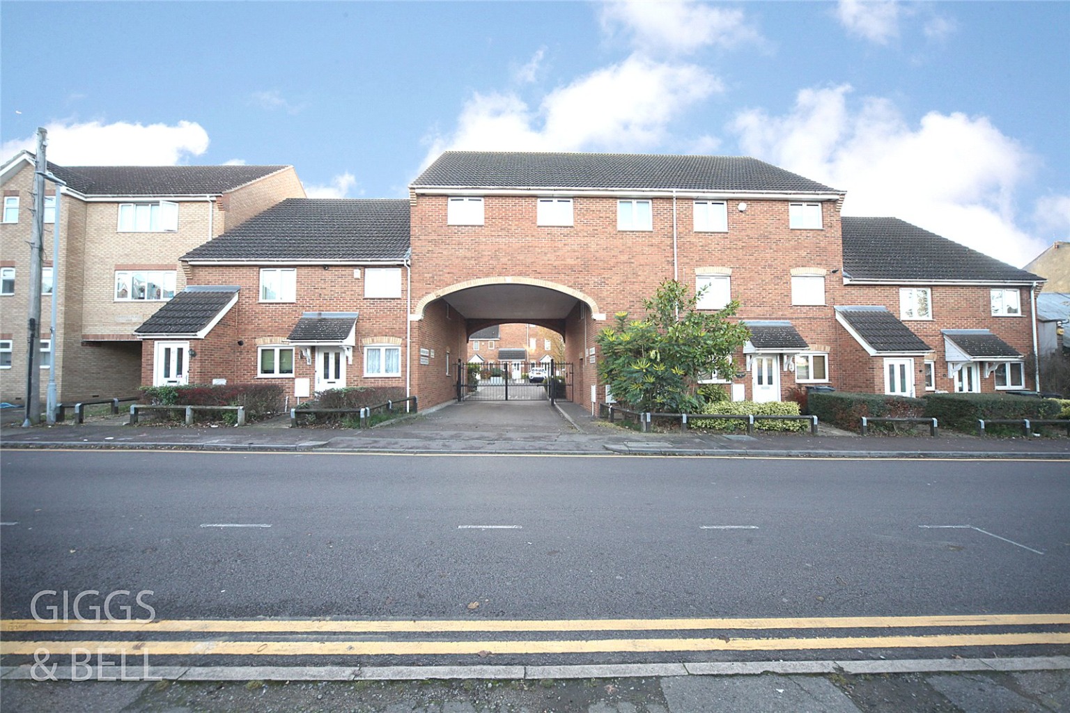2 bed flat for sale in Kathleen Court  - Property Image 2