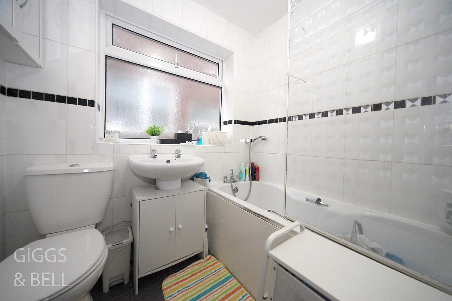 2 bed maisonette for sale in Birchen Grove, Bedfordshire  - Property Image 8