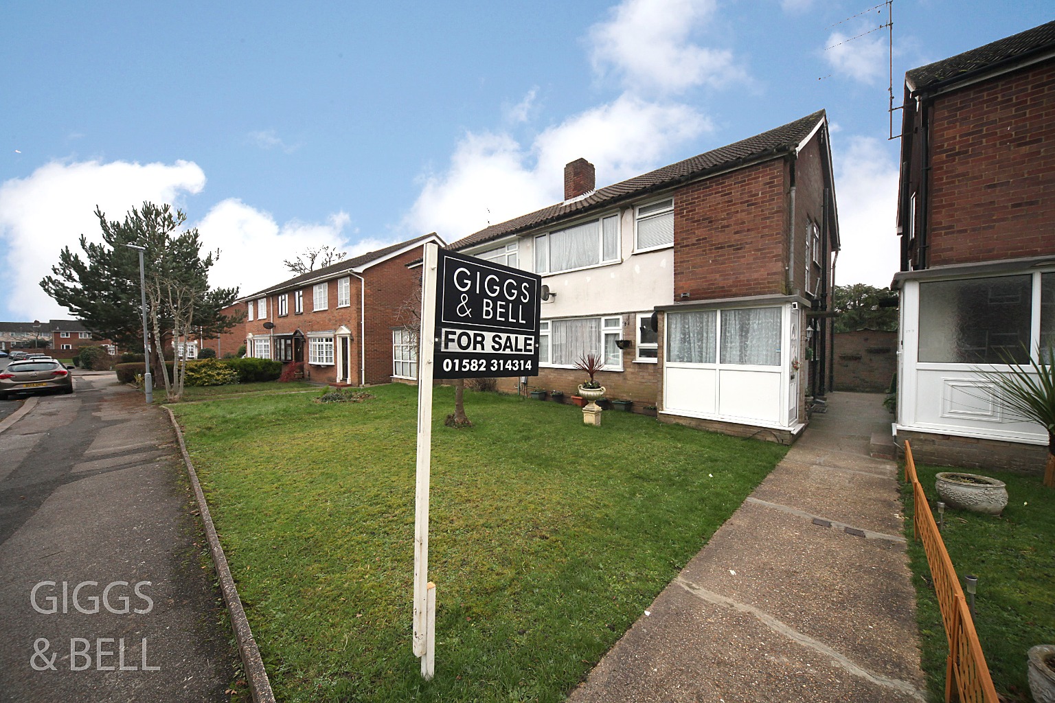 2 bed maisonette for sale in Birchen Grove, Bedfordshire  - Property Image 1