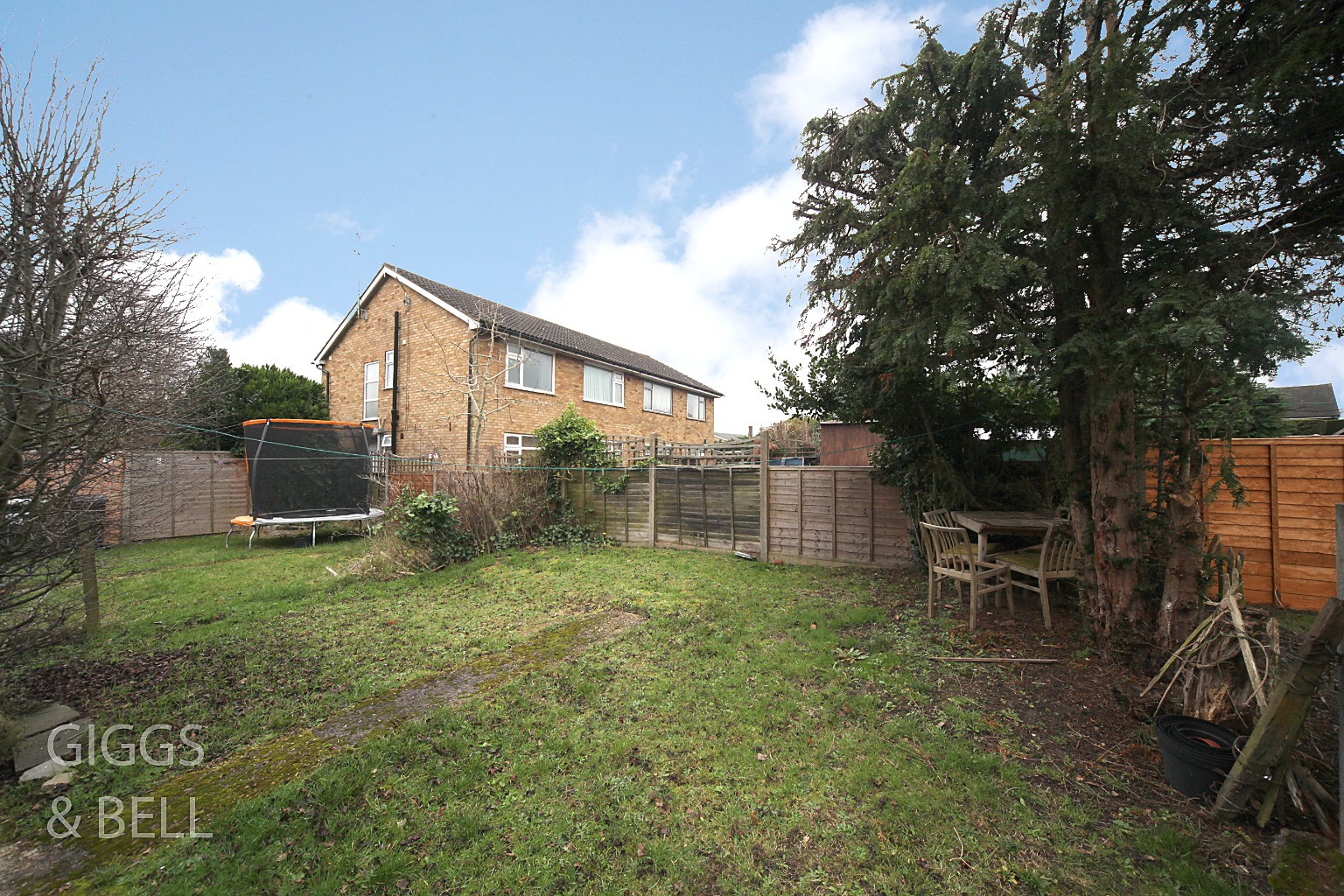 2 bed maisonette for sale in Birchen Grove, Bedfordshire  - Property Image 9