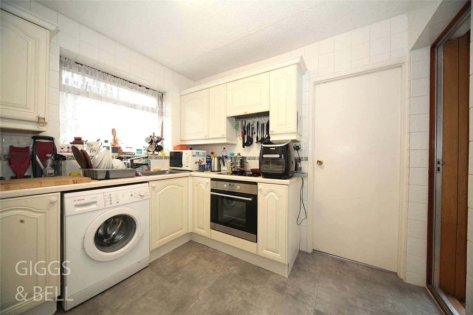 2 bed semi-detached bungalow for sale in Stopsley Way  - Property Image 5