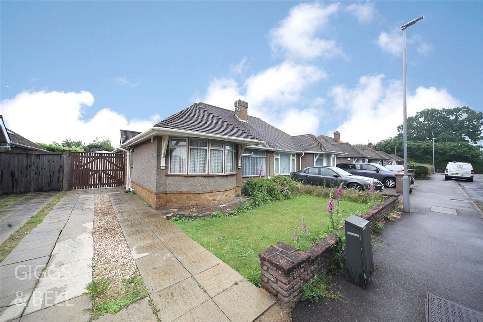 2 bed semi-detached bungalow for sale in Stopsley Way  - Property Image 1