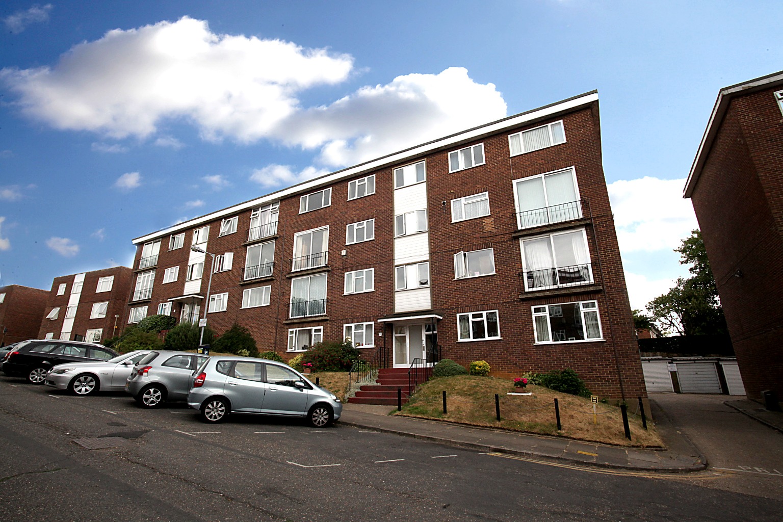 2 bed flat for sale in The Larches, Bedfordshire  - Property Image 3
