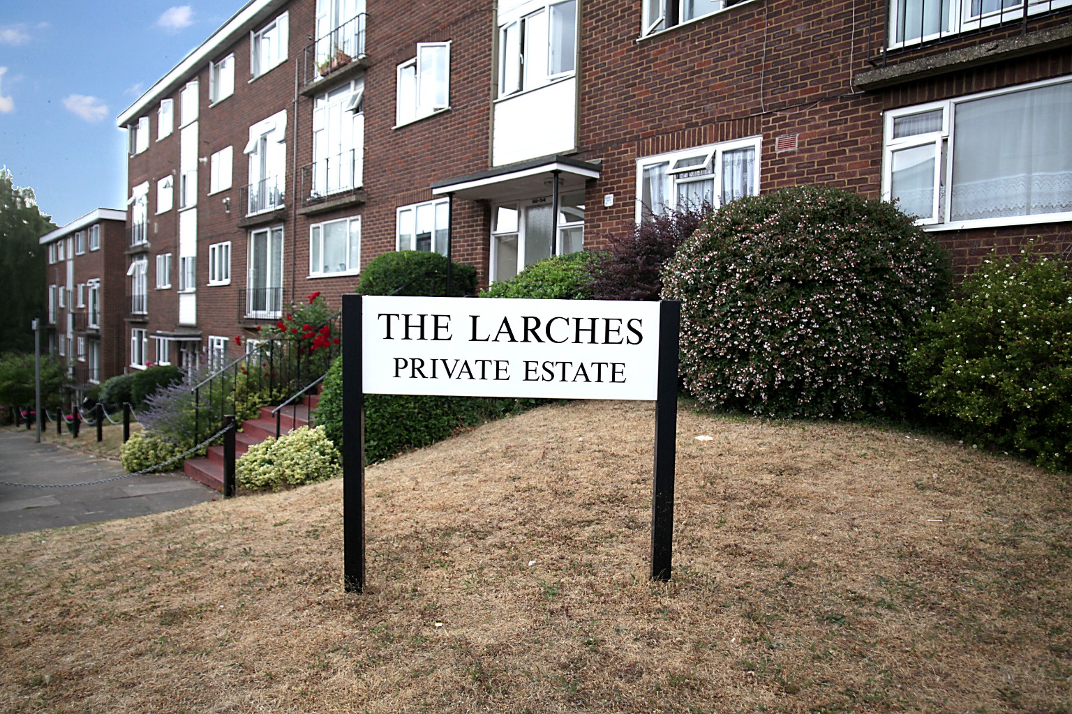 2 bed flat for sale in The Larches, Bedfordshire 1