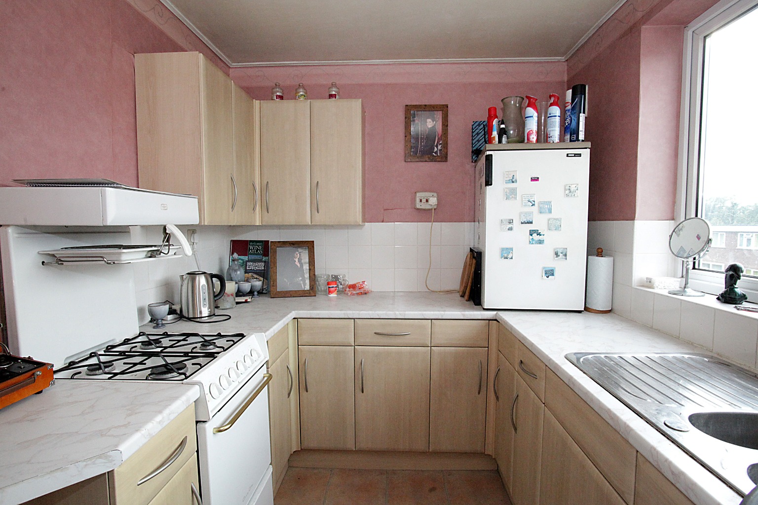 2 bed flat for sale in The Larches, Bedfordshire  - Property Image 9