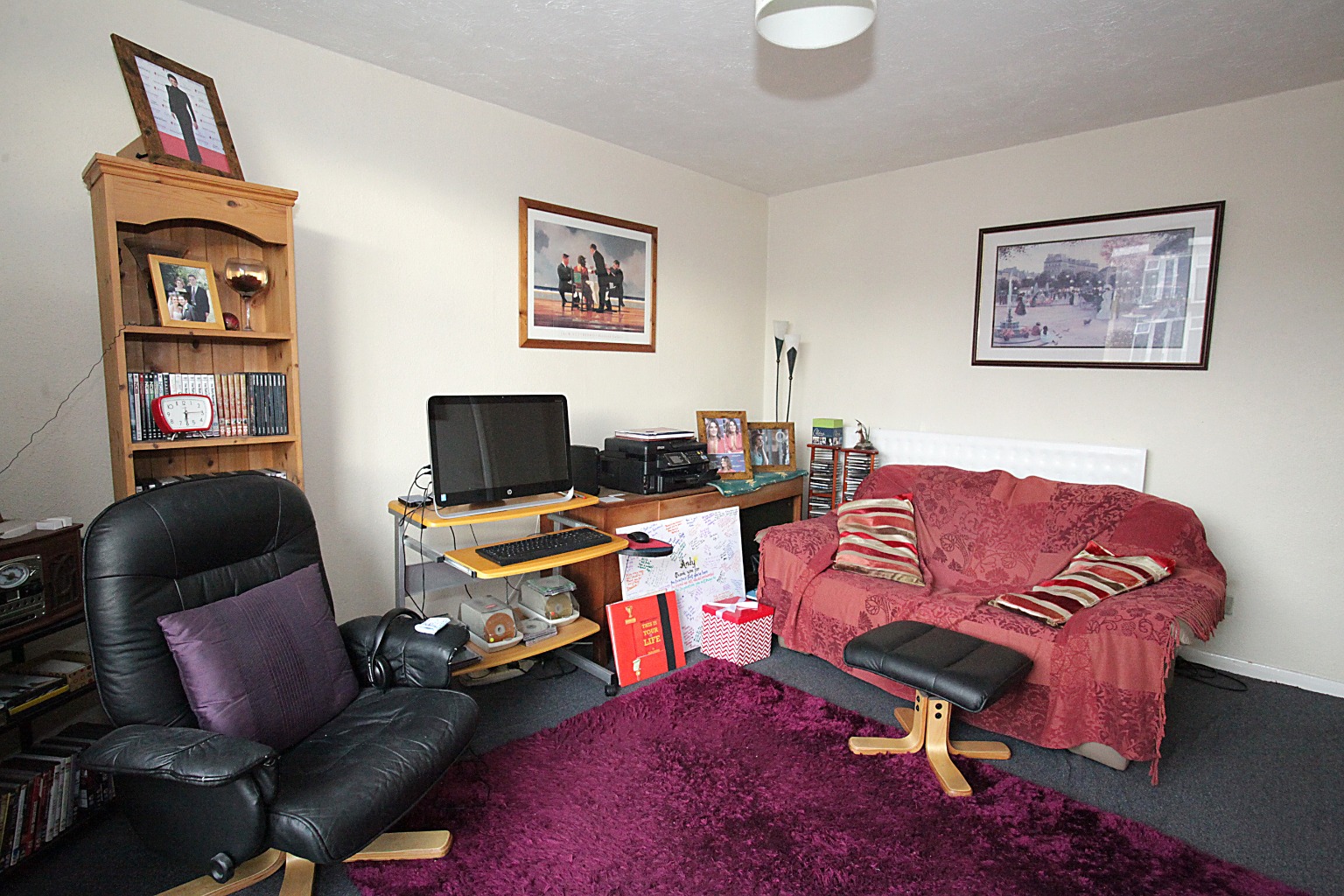 2 bed flat for sale in The Larches, Bedfordshire  - Property Image 11