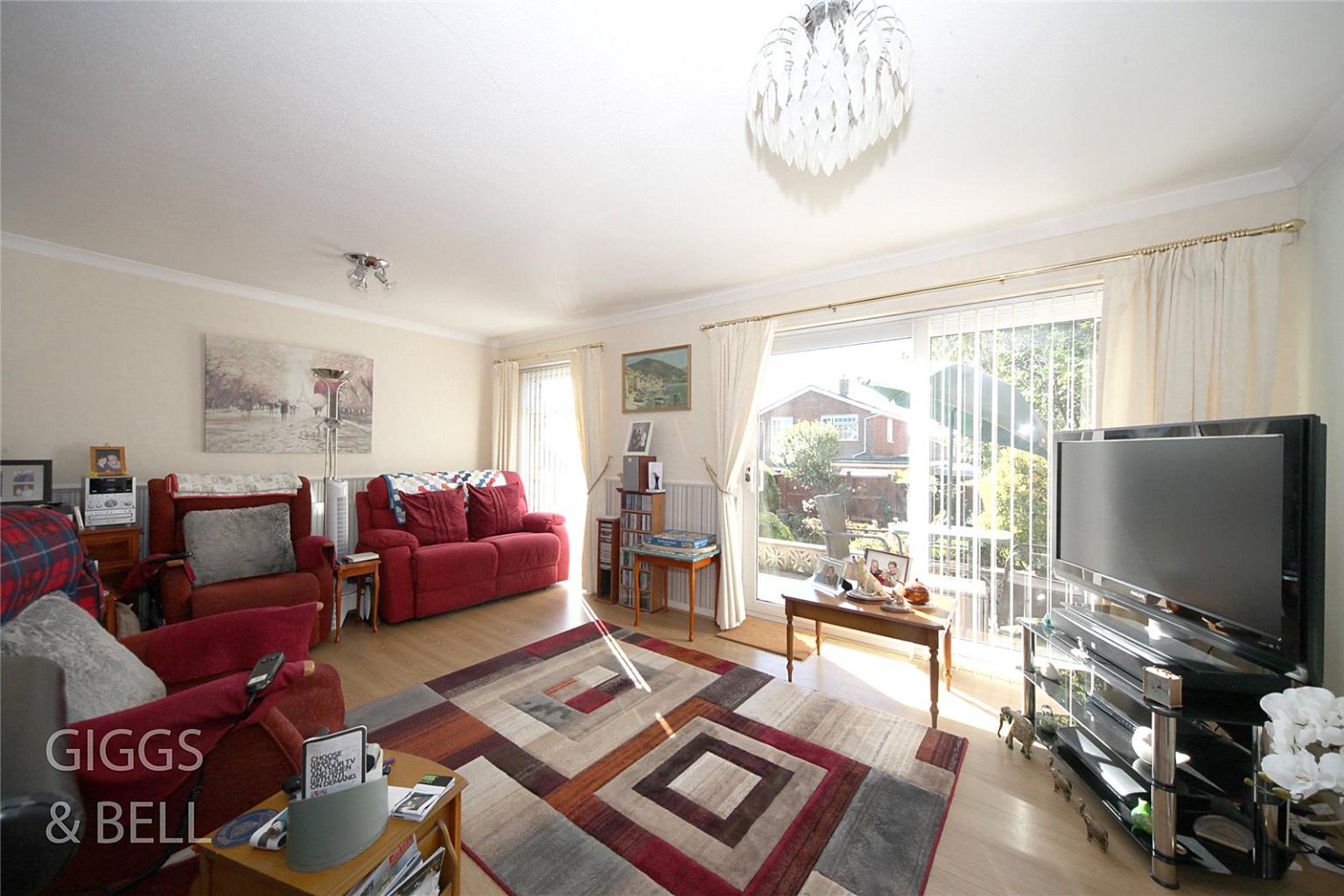 3 bed link detached house for sale in Brompton Close, Luton 1