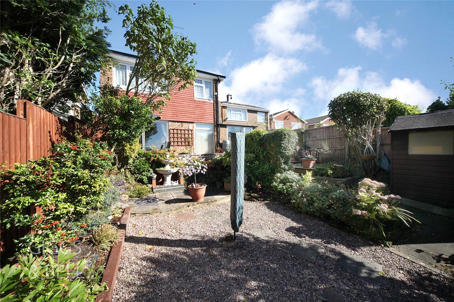 3 bed link detached house for sale in Brompton Close, Luton 13