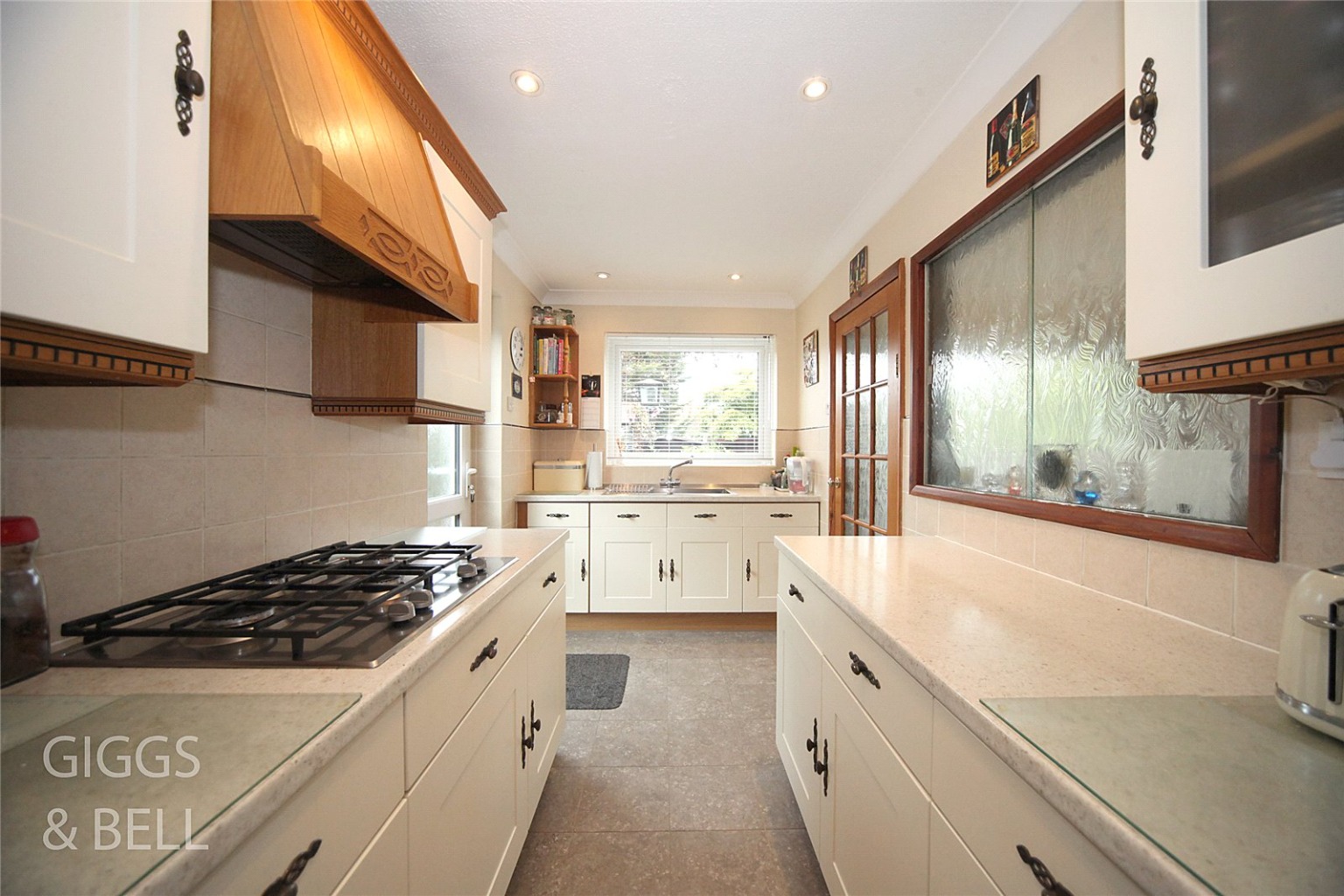 3 bed semi-detached bungalow for sale in Stanford Road, Luton  - Property Image 7