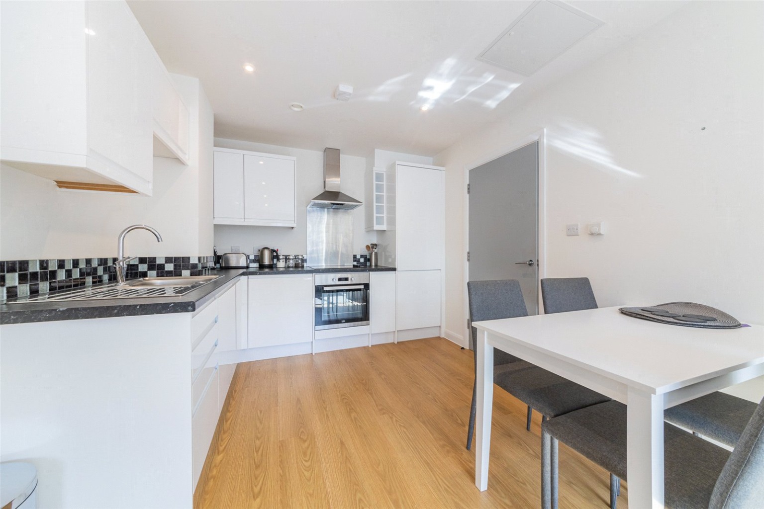 1 bed flat for sale in Napier Road  - Property Image 6