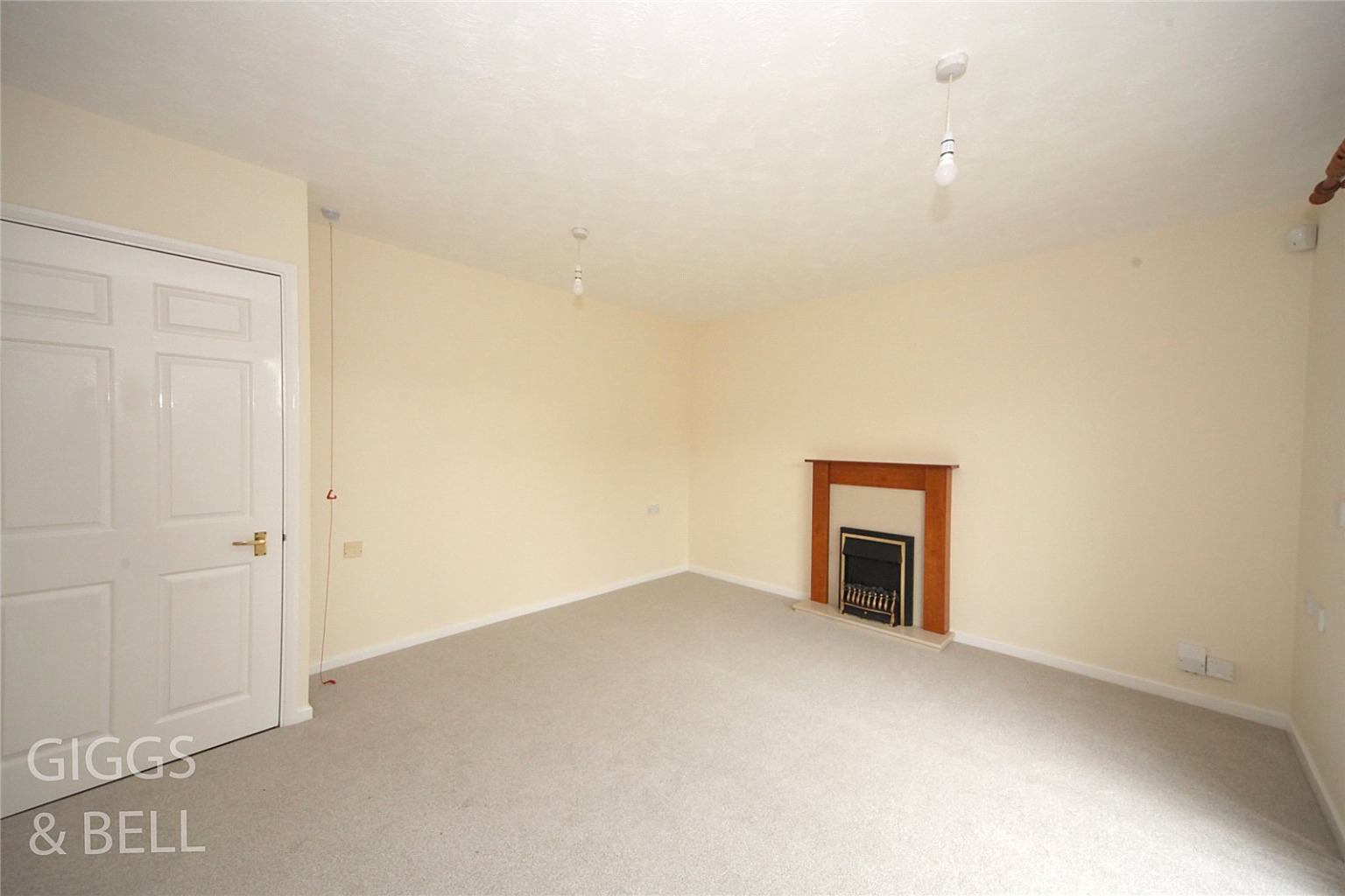 2 bed semi-detached bungalow for sale in Edgcott Close  - Property Image 3