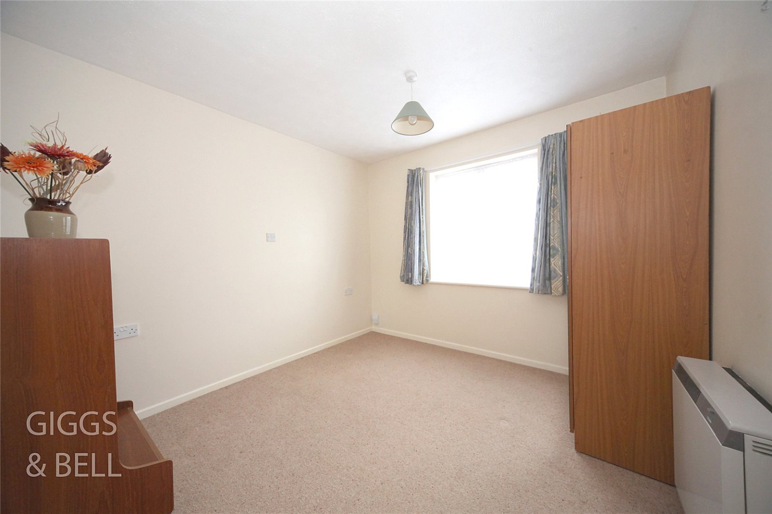 2 bed semi-detached bungalow for sale in Edgcott Close  - Property Image 7