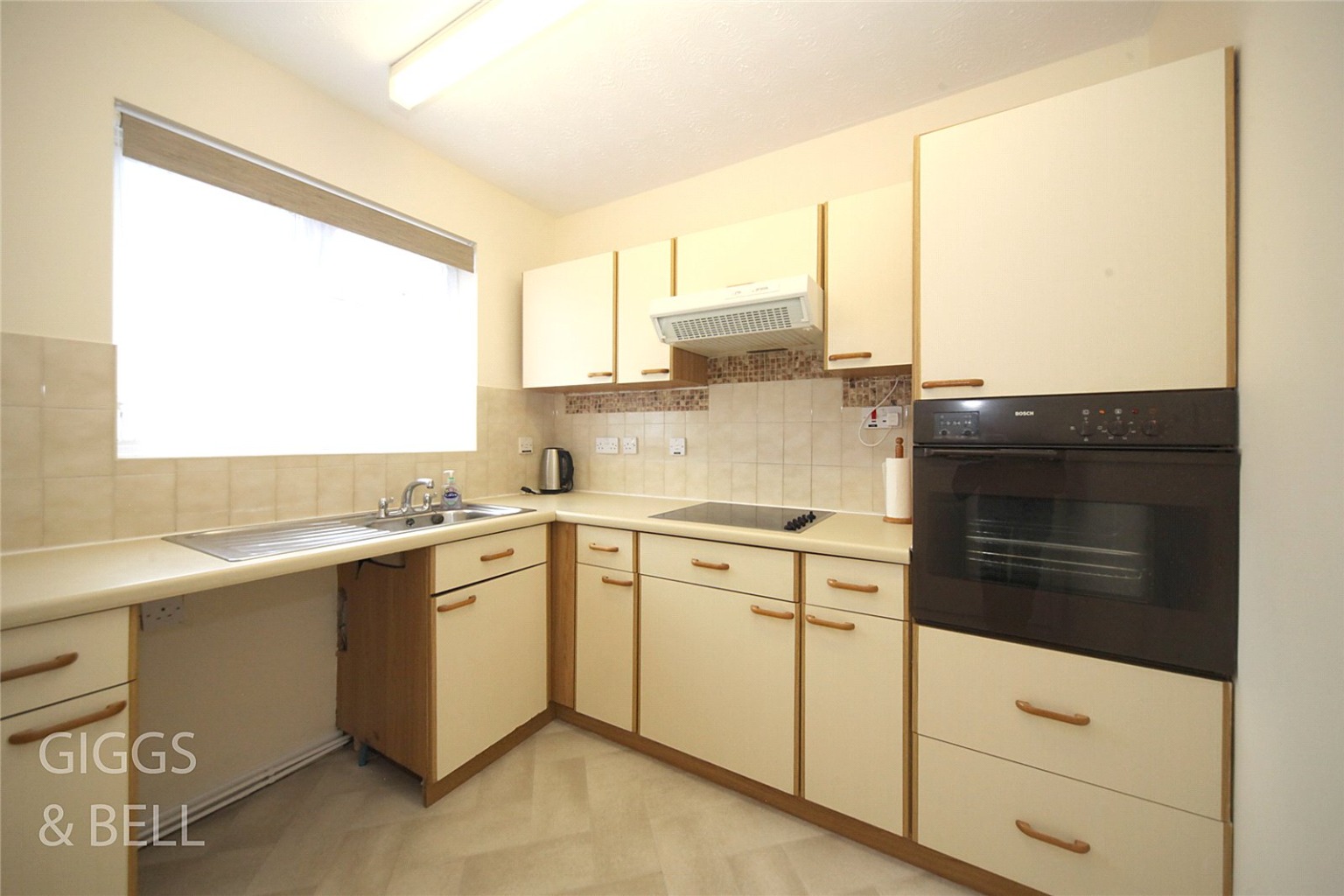 2 bed semi-detached bungalow for sale in Edgcott Close 5