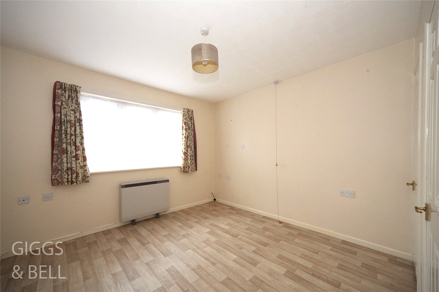 2 bed semi-detached bungalow for sale in Edgcott Close 9