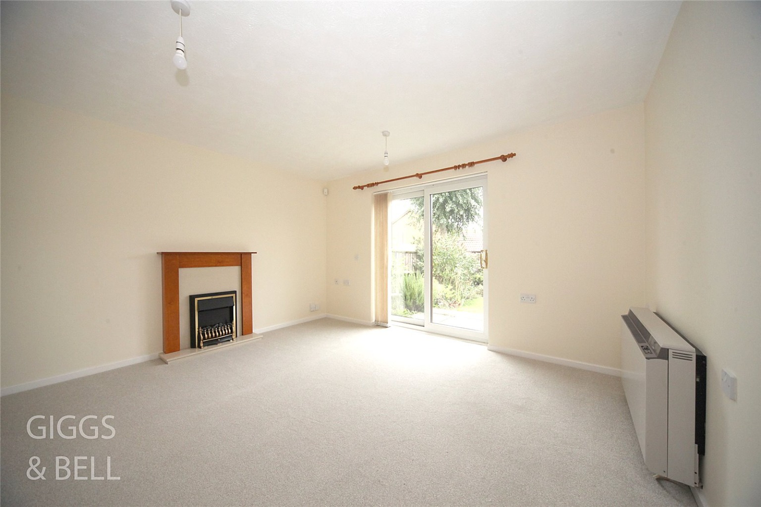 2 bed semi-detached bungalow for sale in Edgcott Close  - Property Image 2