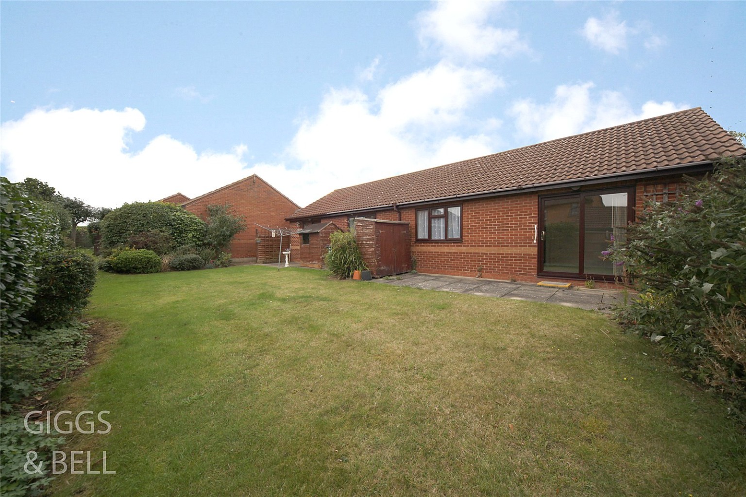 2 bed semi-detached bungalow for sale in Edgcott Close 11