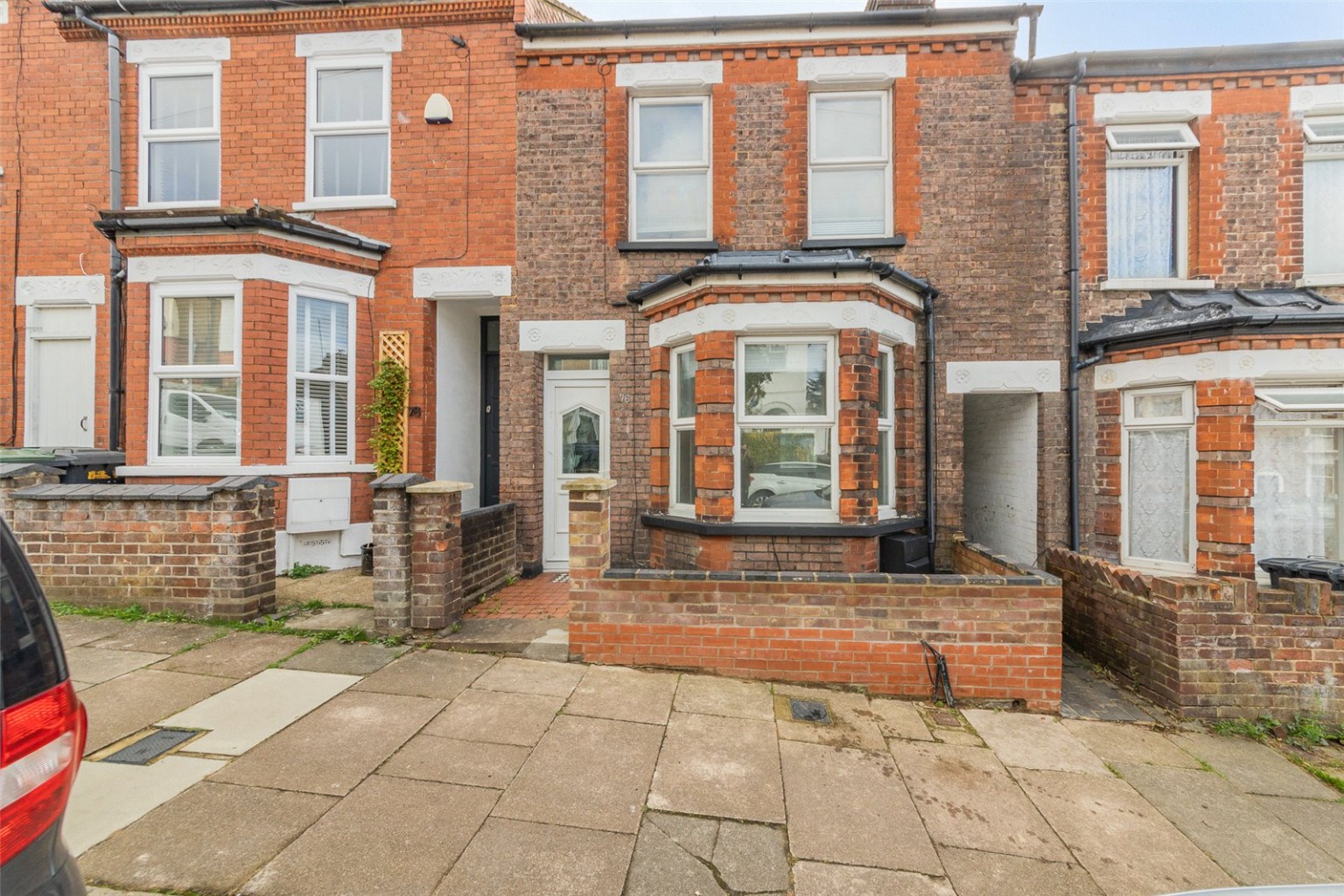 3 bed terraced house for sale in Talbot Road, LU2 