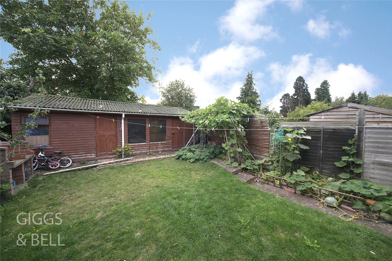 4 bed semi-detached house for sale in Tenby Drive, Luton  - Property Image 18