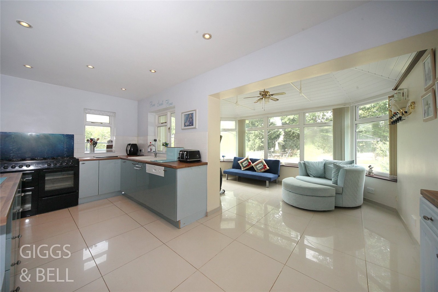 4 bed semi-detached house for sale in Knoll Rise  - Property Image 5