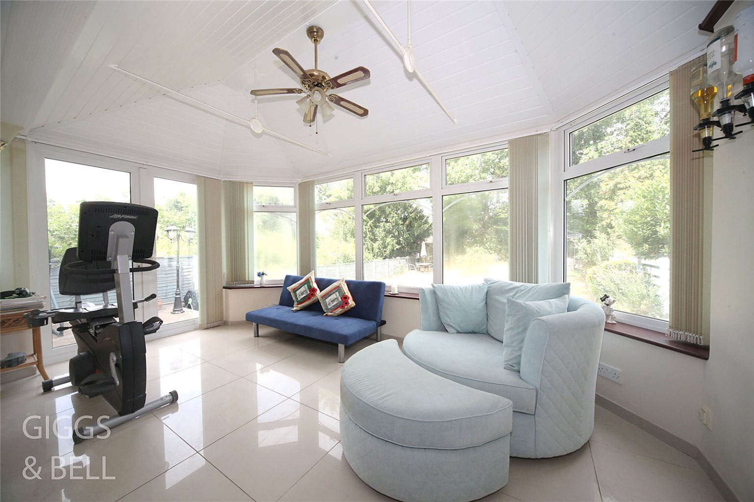 4 bed semi-detached house for sale in Knoll Rise  - Property Image 6