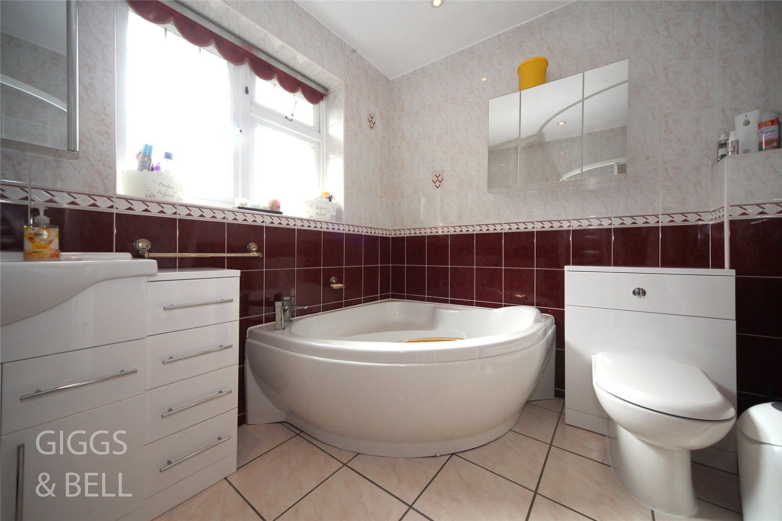 4 bed semi-detached house for sale in Knoll Rise  - Property Image 15