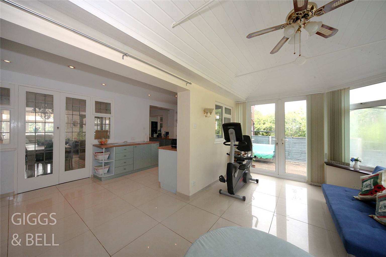 4 bed semi-detached house for sale in Knoll Rise  - Property Image 7