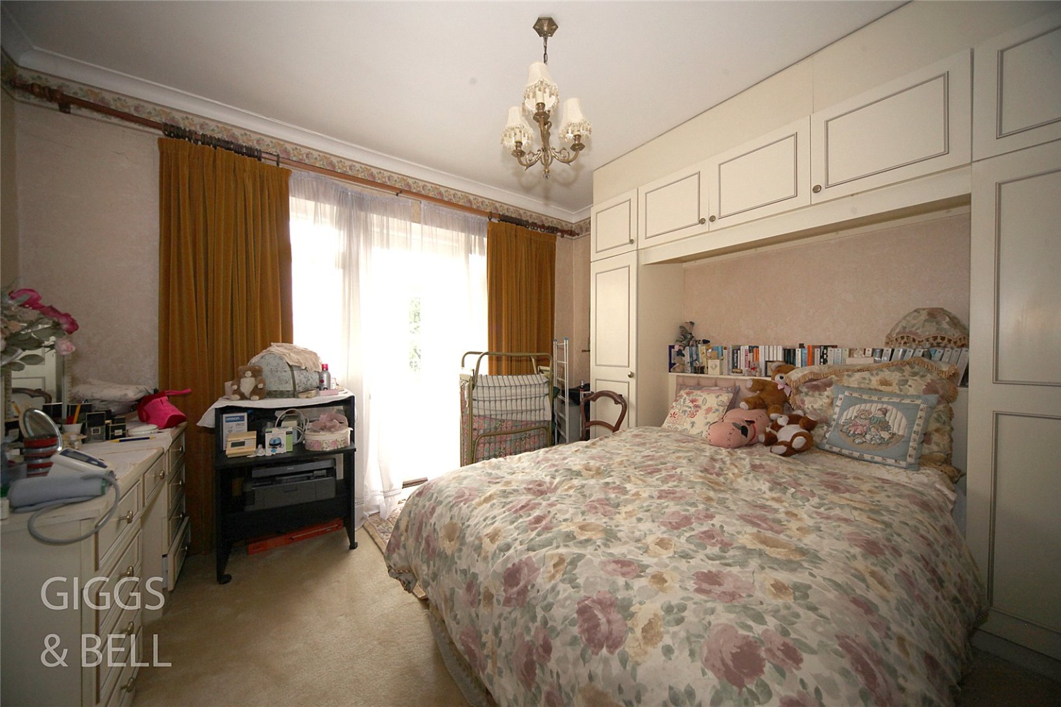 5 bed detached house for sale in New Bedford Road 9