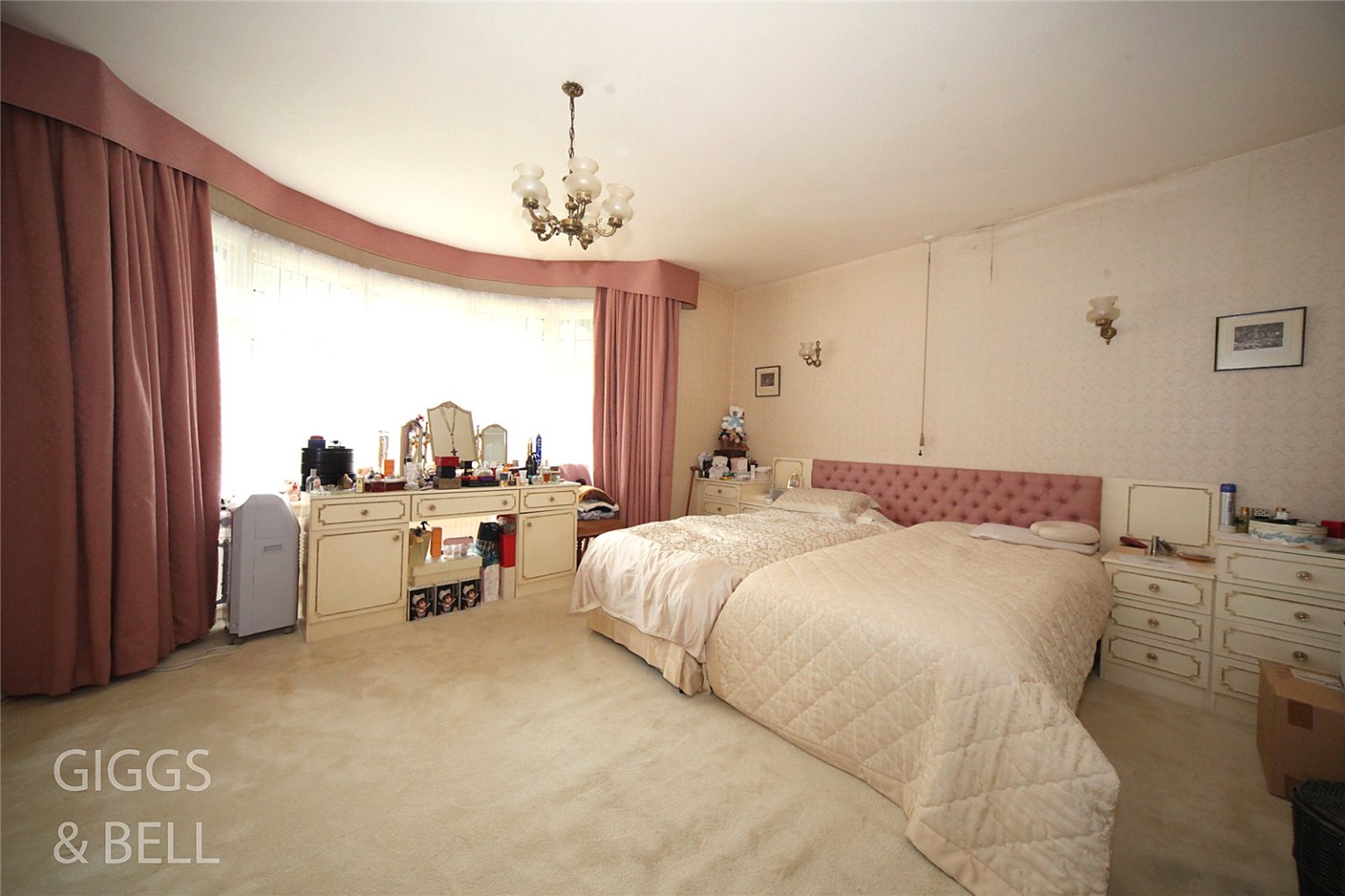 5 bed detached house for sale in New Bedford Road  - Property Image 9